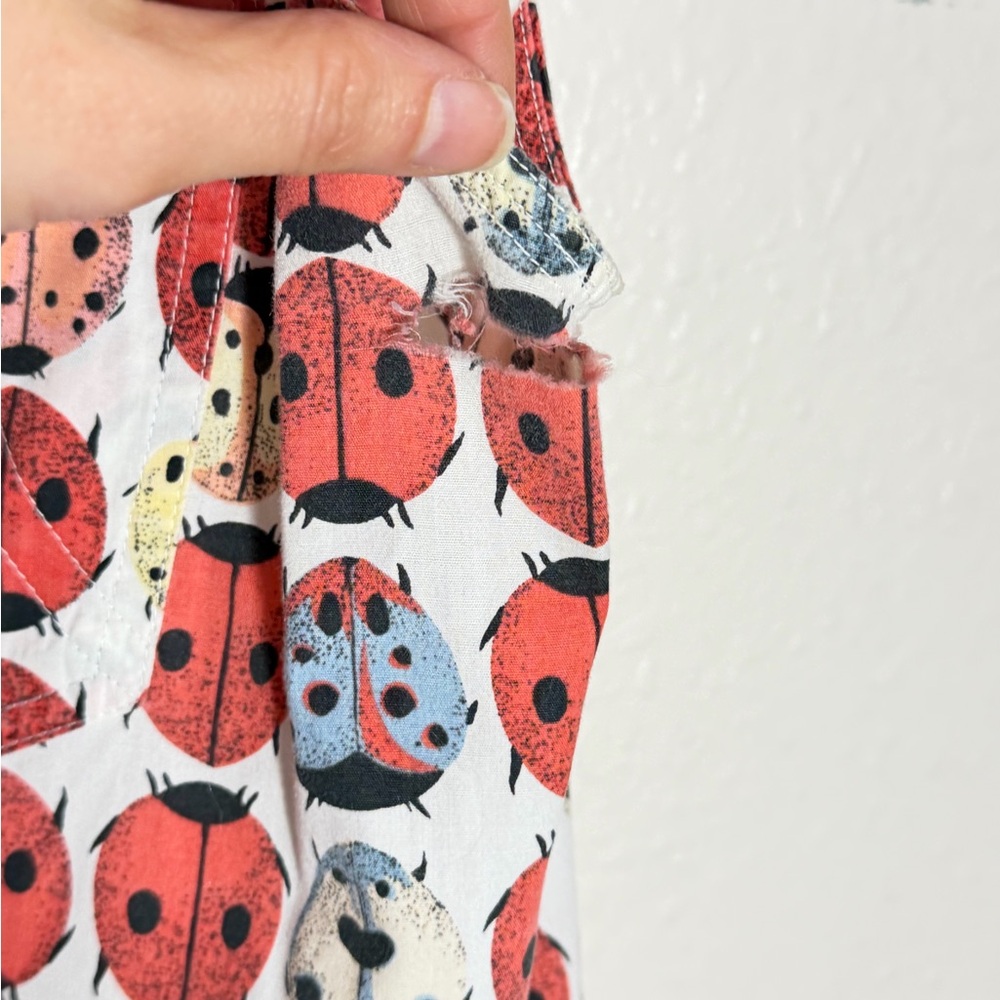 Spirit ladybug, print, sleeveless, button-down shirt, size large - Picture 2 of 8